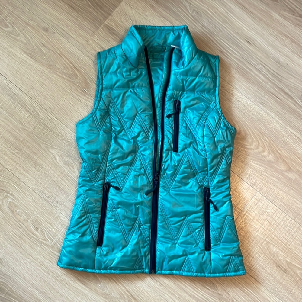 Vibrant Blue Quilted Vest,Fitted Silhouette new never worn smoke pet free home